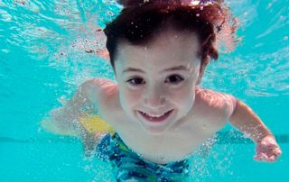 Ley establecerá normas de seguridad de piscinas en edificios y condominios